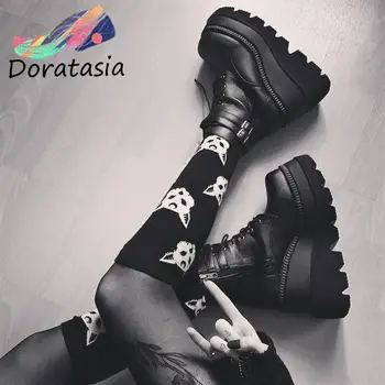 DORATASİA Yeni INS Marka Tasarımcısı Punk Gotik Çizmeler Moda Yüksek Platform yarım çizmeler Kadın 2021 Yüksek Takozlar bağcıklı ayakkabı Kadın