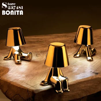 Karikatür masa lambası Elektroliz Küçük Altın Adam Karartma Masa Lambası Oturmak / Tırmanmaya / Standı Altın Kardeşler Sevimli Minifigure masa lambası